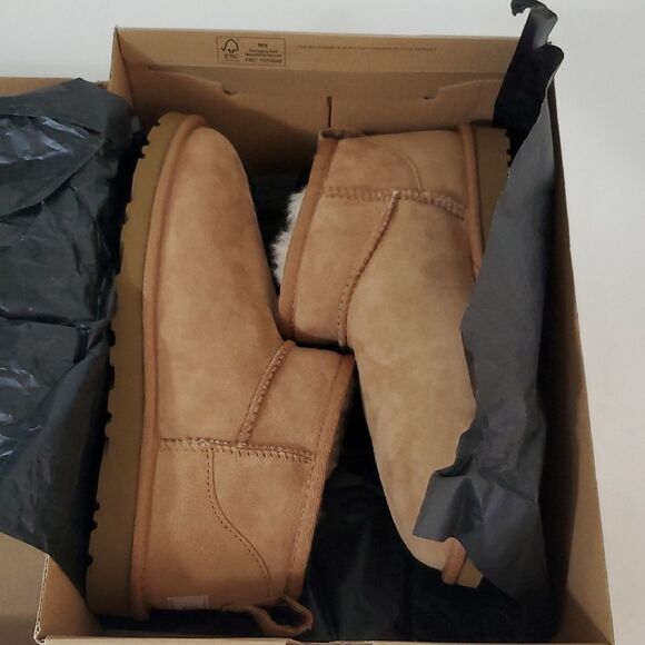 UGG Mens Classic Ultra Mini Boot Size US 7 Chestnut Suede/ Wool - Picture 12 of 12